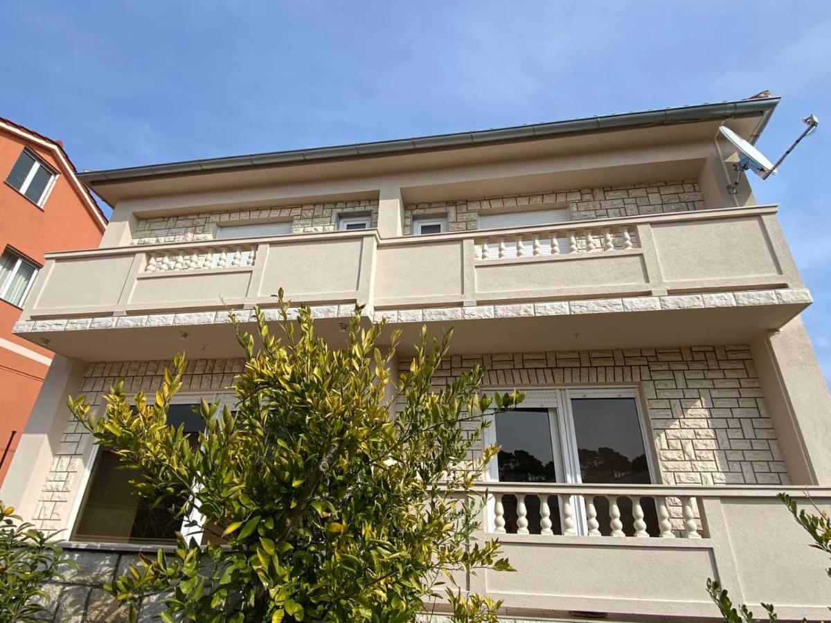 Apartman Branka ราบ ภายนอก รูปภาพ